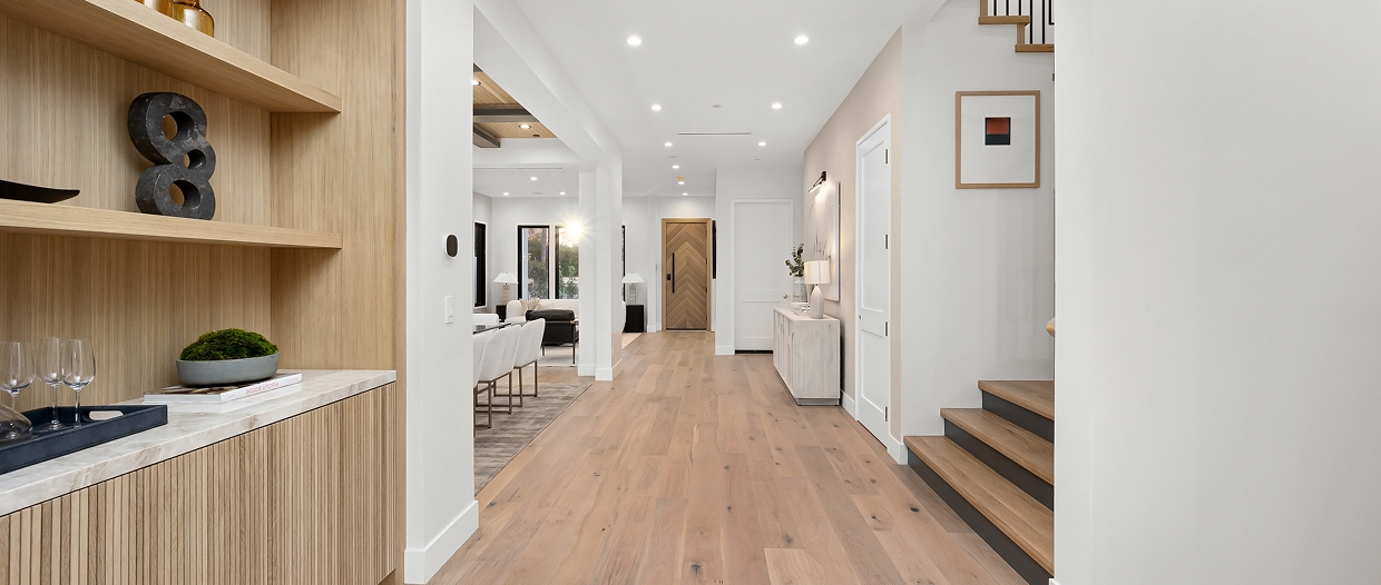 Intérieur moderne avec éclairage encastré, luminaire, électricité générale Degee.